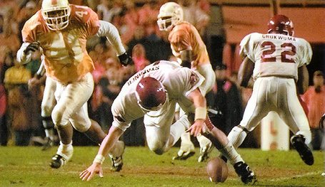 Billy_ratliff_recovers_fumble_medium